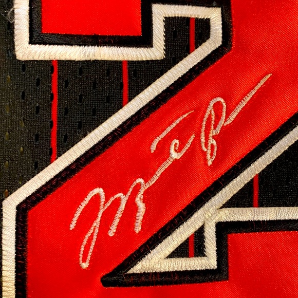 Micheal Jordan signature Jersey - Picture 7 of 12